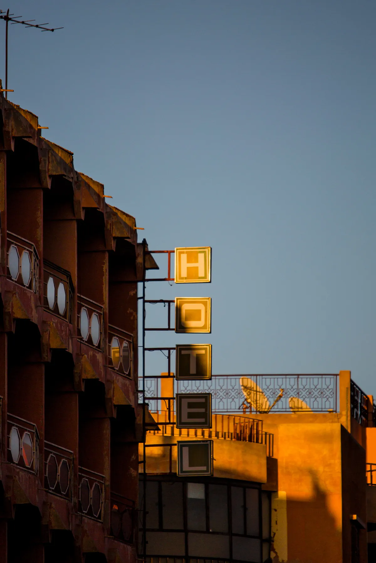 vieil enseigne hotel